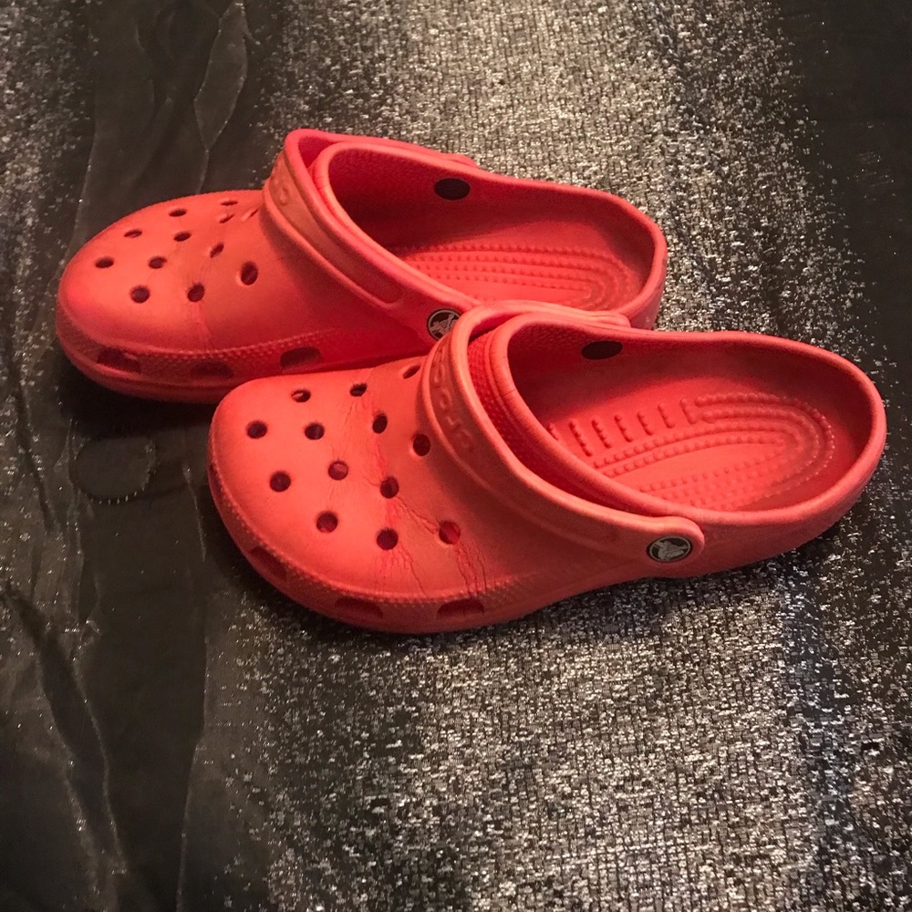 Crocs unisex red size: 8-9